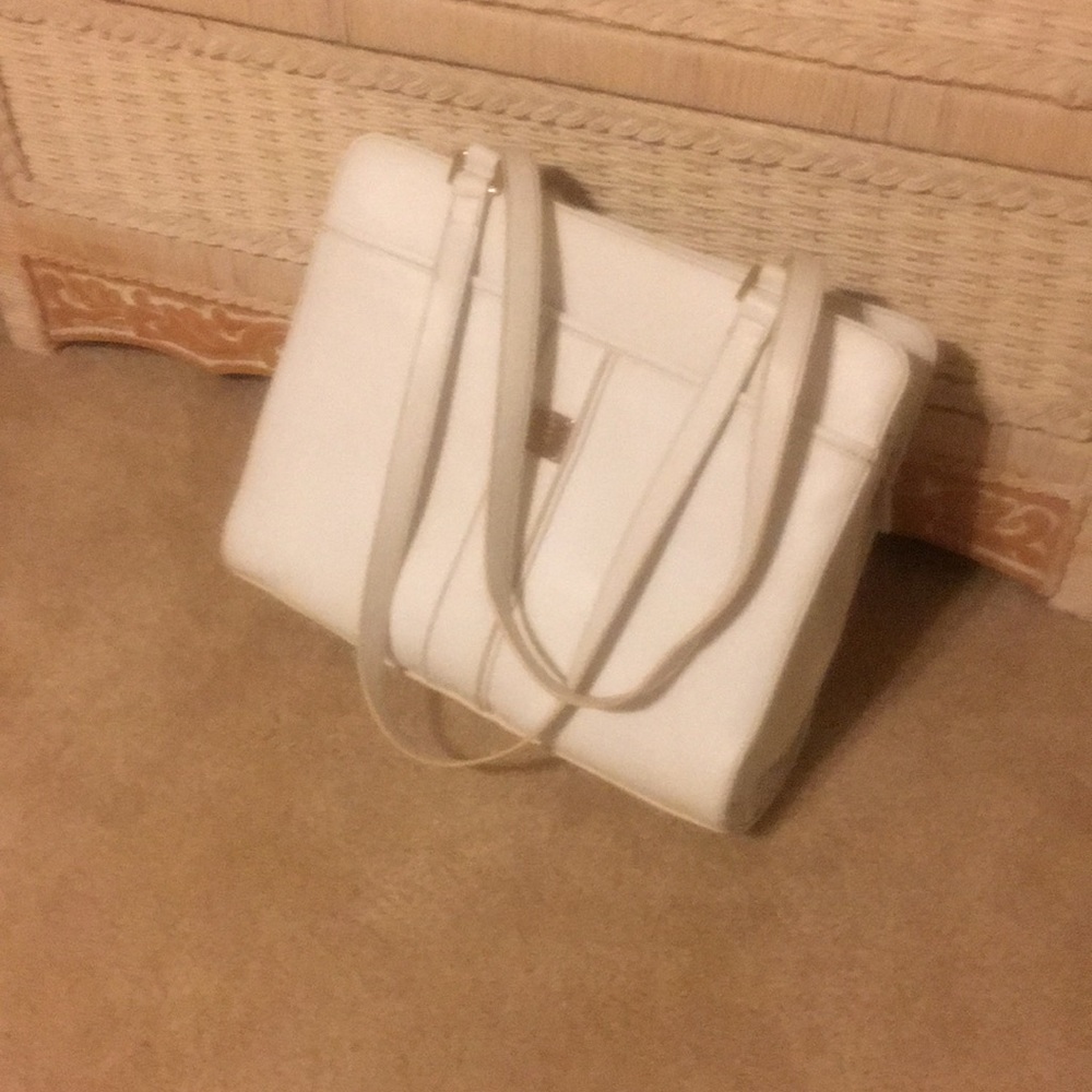 Vegan/Leather Shoulder Bag. - Picture 6 of 9